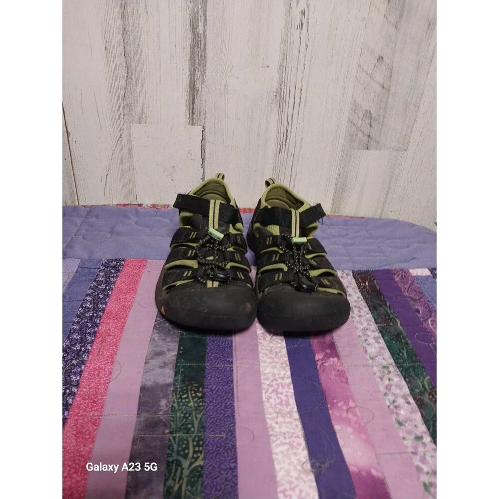 Keen Newport H2 Waterproof Sandals Black Green 1009965 Youth Size 4 Comfort